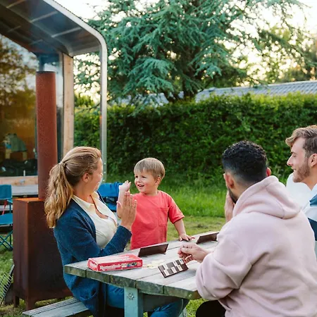 De Klepperstee Kamp alanı Ouddorp